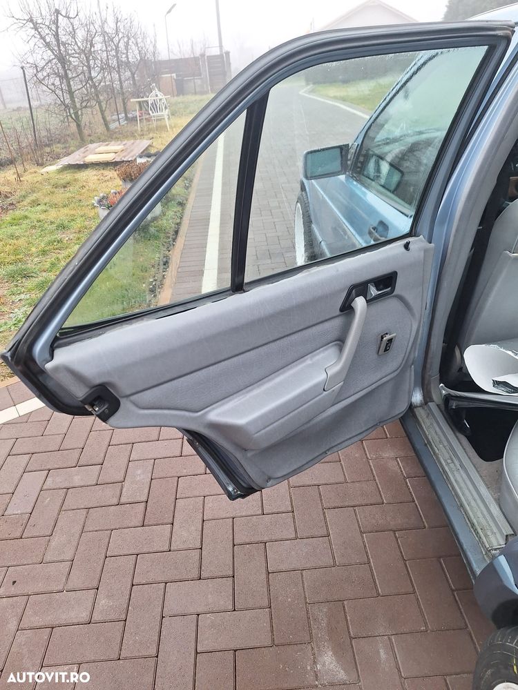 Mercedes-Benz 190 - 13