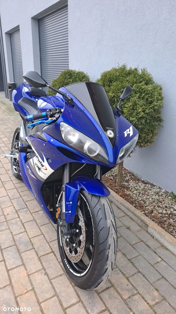 Yamaha R1 - 4