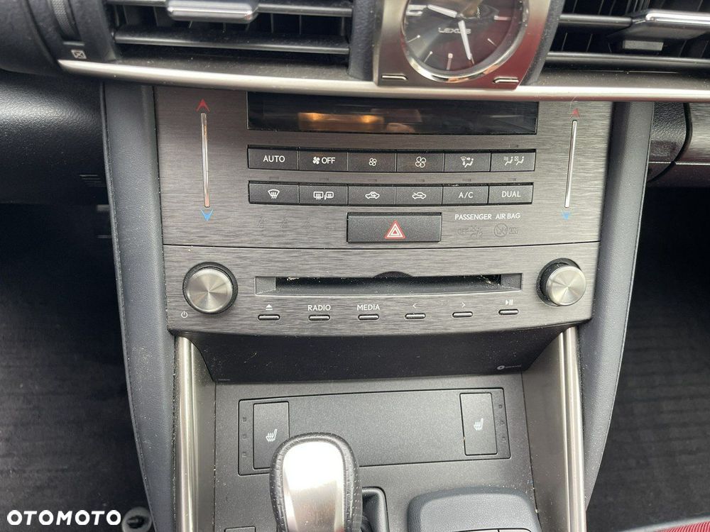 Lexus IS 300h F Sport Edition - 10