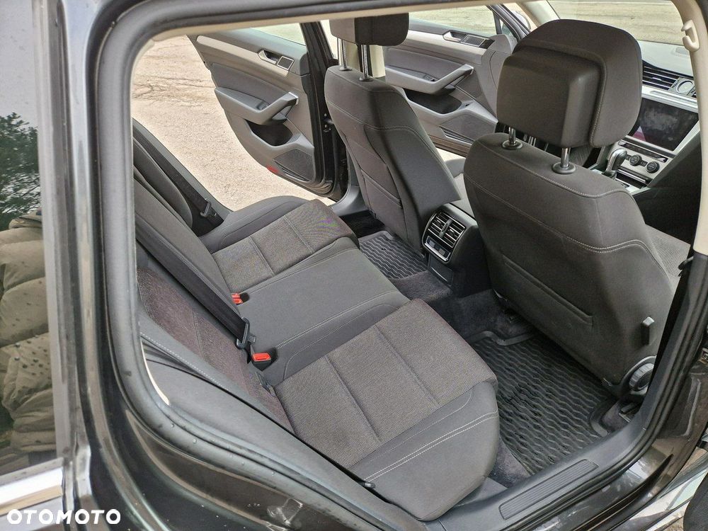 Volkswagen Passat - 13