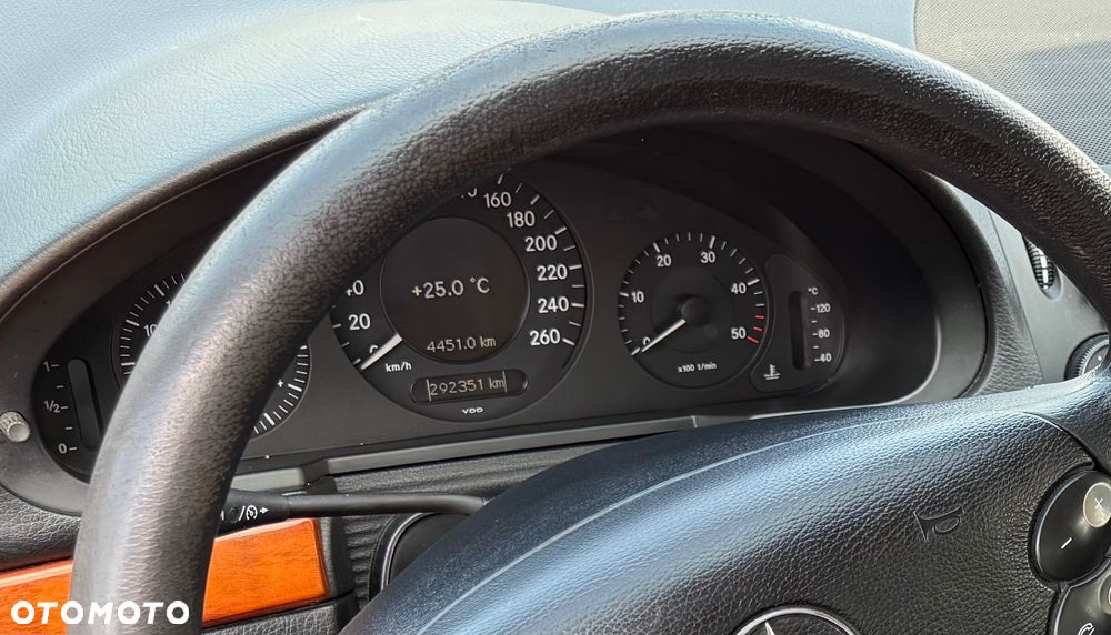 Mercedes-Benz Klasa E 280 CDI 4-Matic Classic - 23