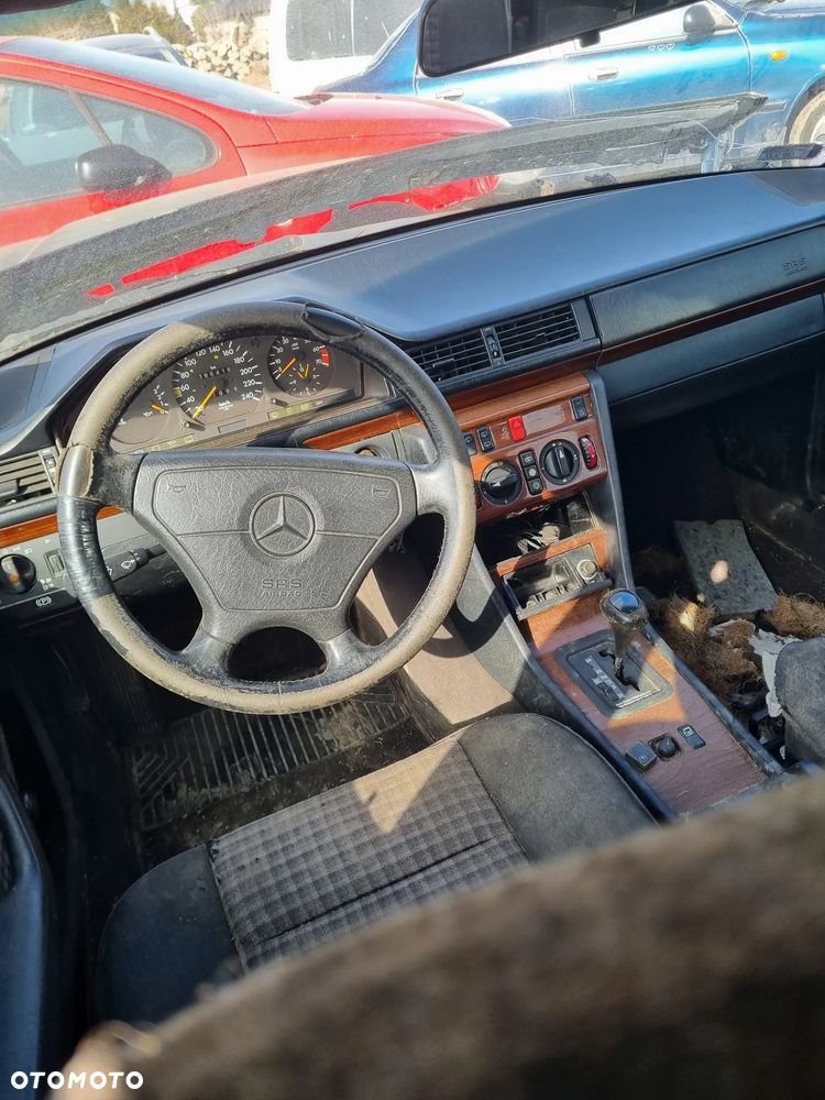 Mercedes w124 E200 kombi sportline 2.0 136km 111.940 automat 722.431 na części - 9