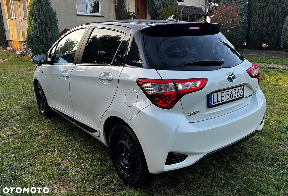 Toyota Yaris Hybrid 100 Selection - 4