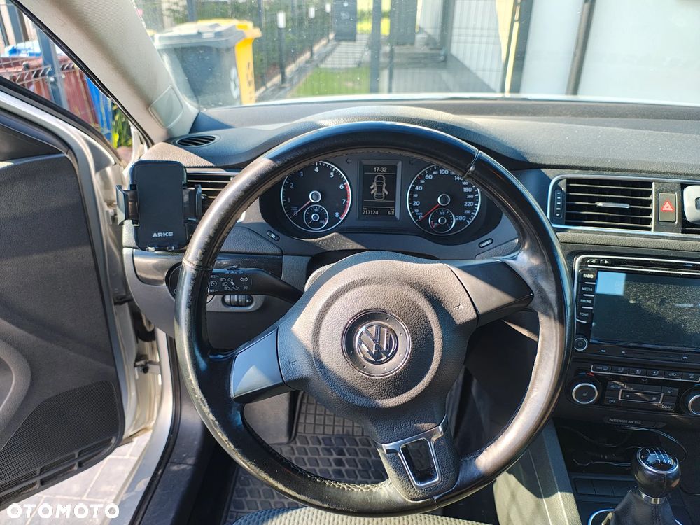 Volkswagen Jetta 1.2 TSI Comfortline - 13