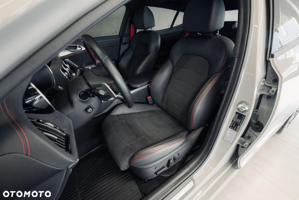 Kia Stinger 3.3 T-GDI V6 GT AWD - 12