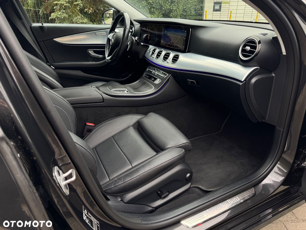 Mercedes-Benz Klasa E 200 9G-TRONIC Exclusive - 23