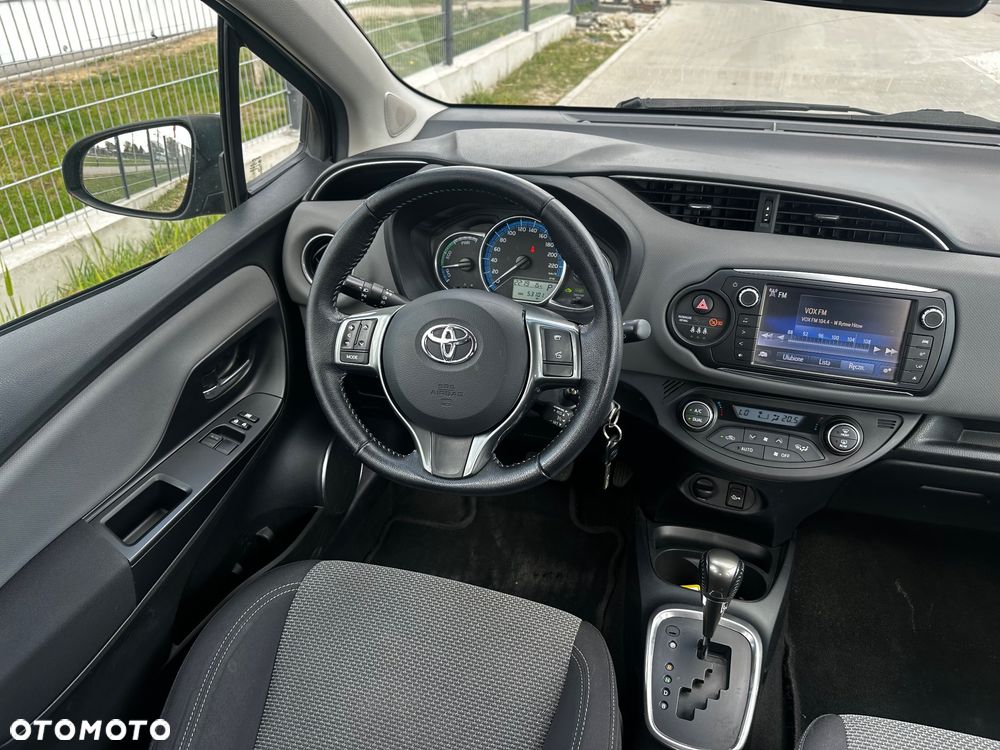 Toyota Yaris Hybrid 100 Selection Passion - 22