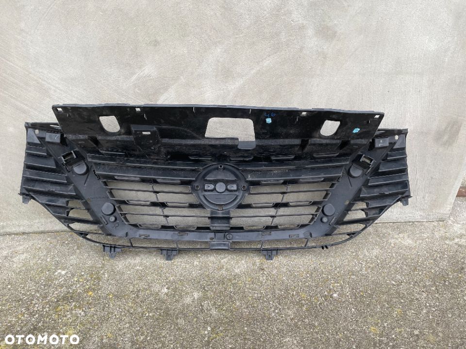 ATRAPA, GRIL NISSAN NV300 2016-> - 2