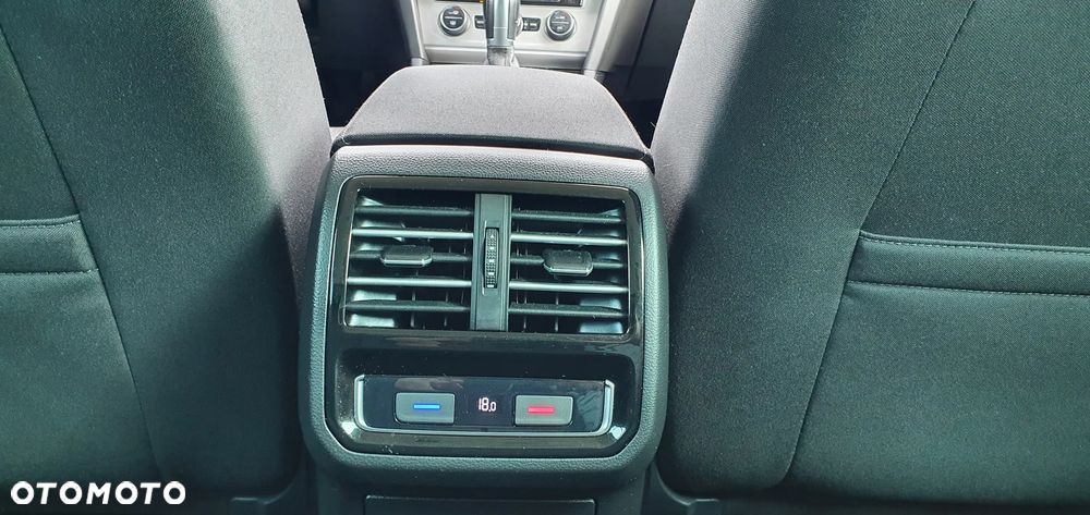 Volkswagen Passat 2.0 TDI SCR (BlueMotion Technology) DSG Highline - 28