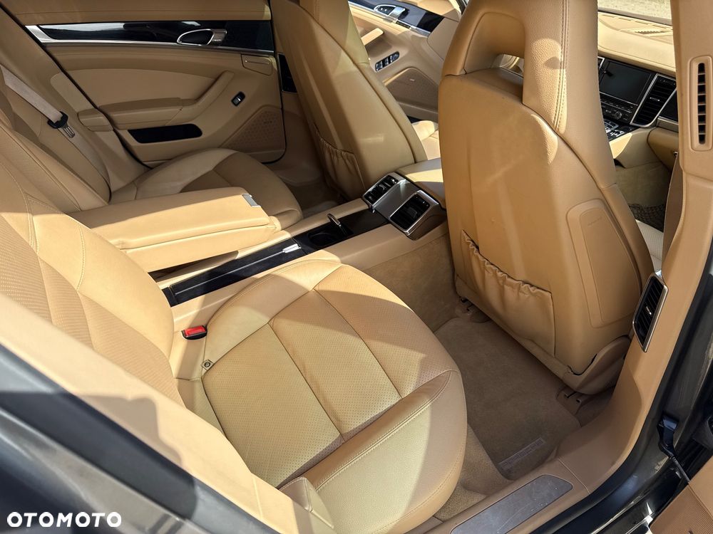 Porsche Panamera 4 PDK - 16