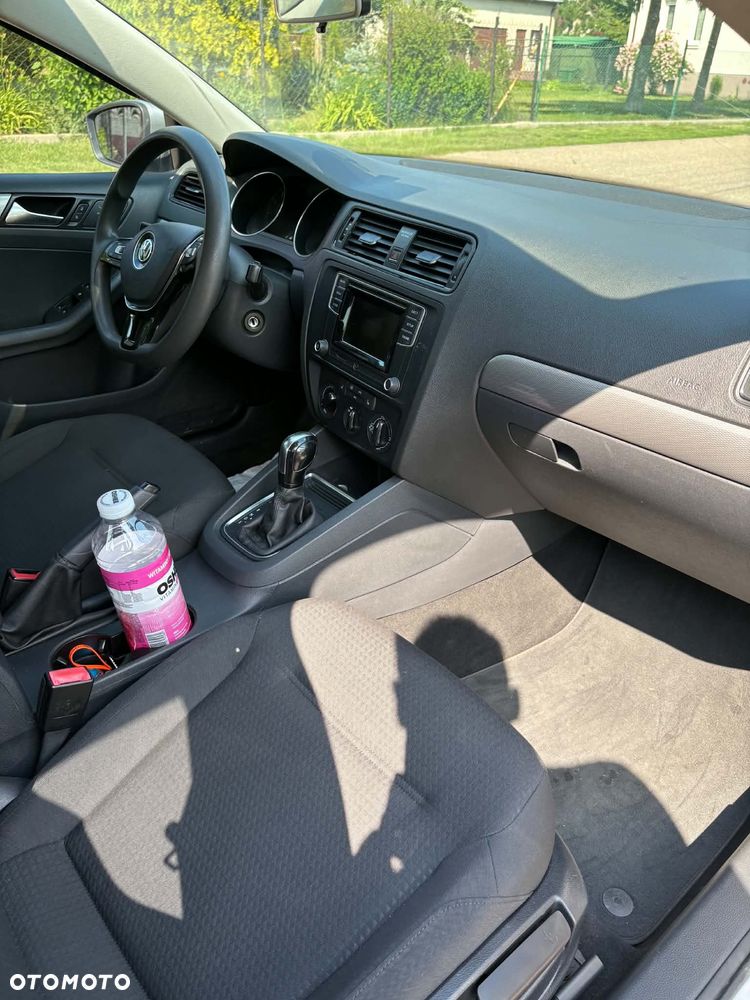 Volkswagen Jetta - 5