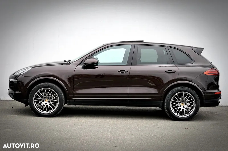 Porsche Cayenne 3.0 L - 8