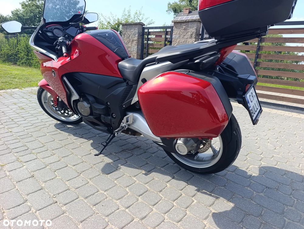 Honda VFR - 13