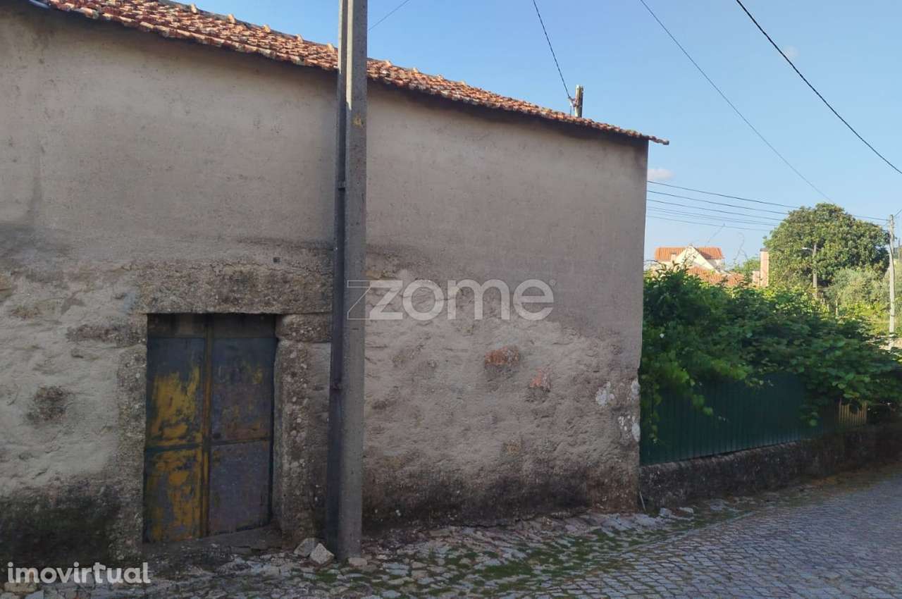 Moradia em Pedra com quintal em Matados, a 5 minutos Mangualde - Grande imagem: 4/30