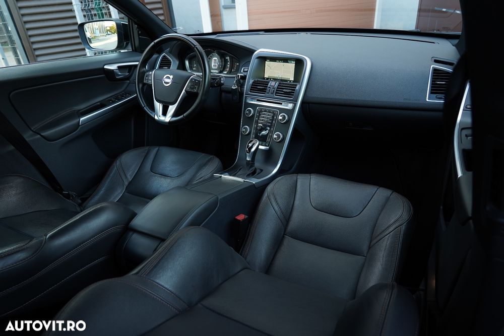 Volvo XC 60 D5 AWD Geartronic Summum - 11