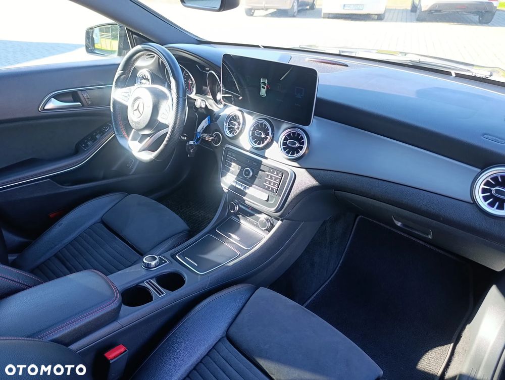 Mercedes-Benz CLA 180 7G-DCT UrbanStyle Edition - 20