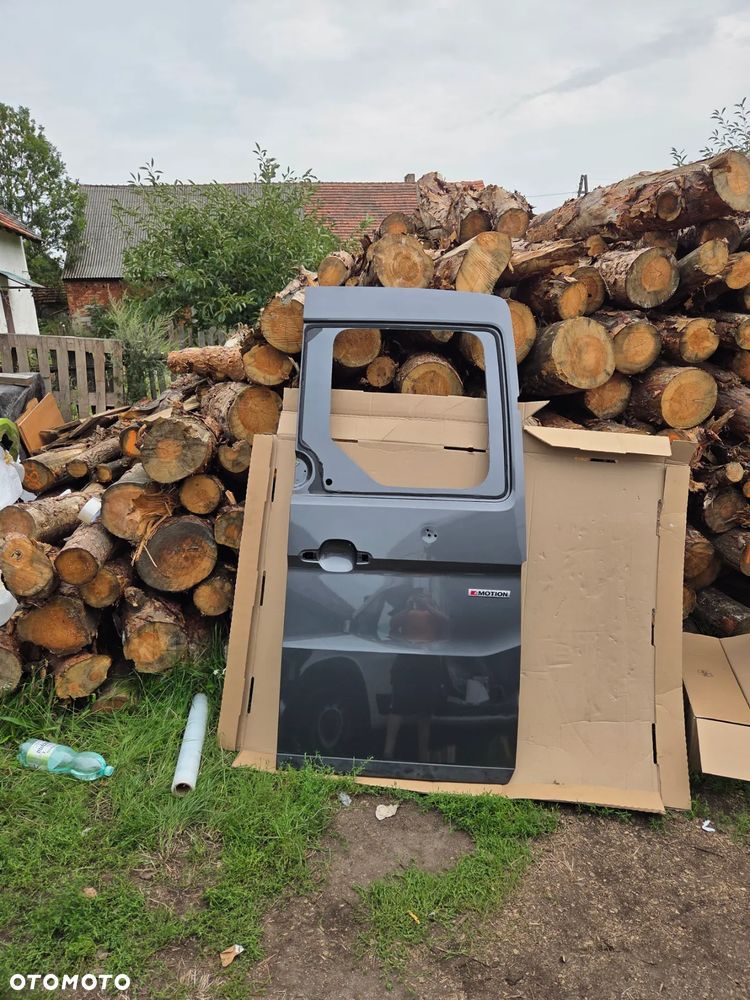 Drzwi prawe tył tylne VW Crafter II 7C0827124D Drzwi Skrzydełka prawy tył tylne Volkswagen Crafter II - 2
