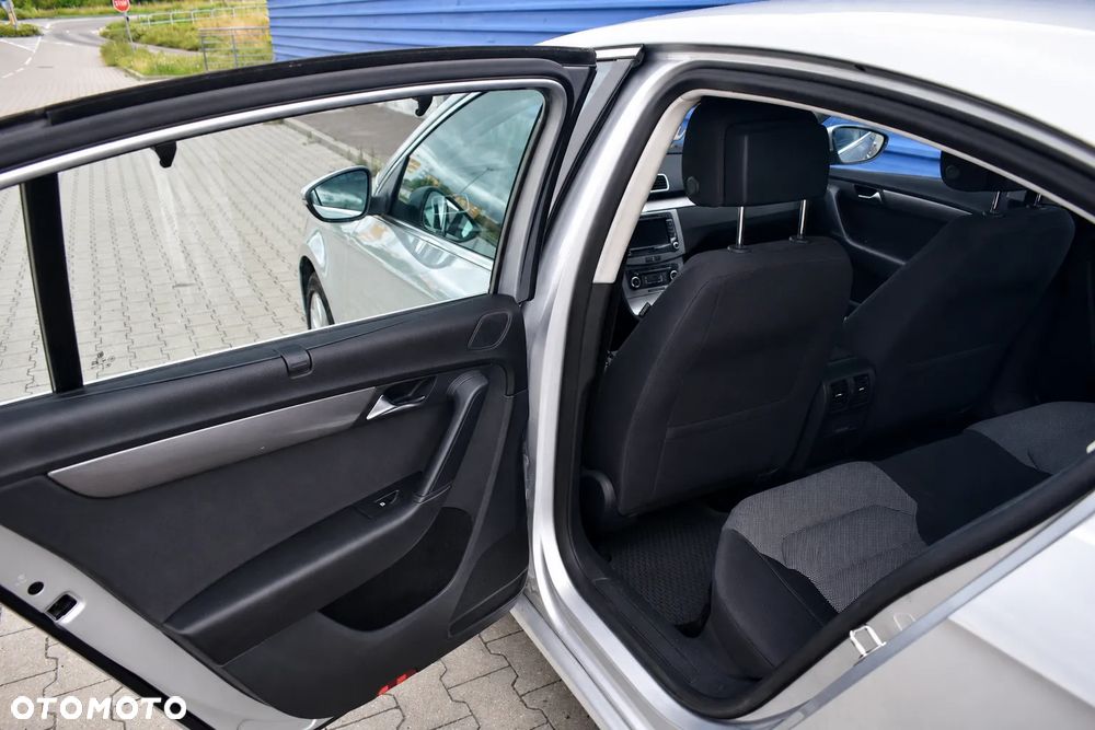 Volkswagen Passat 2.0 TDI DPF Comfortline - 20