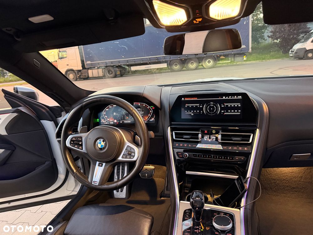 BMW Seria 8 - 22