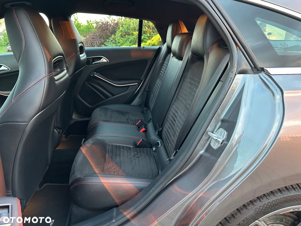 Mercedes-Benz CLA 180 7G-DCT AMG Line - 25