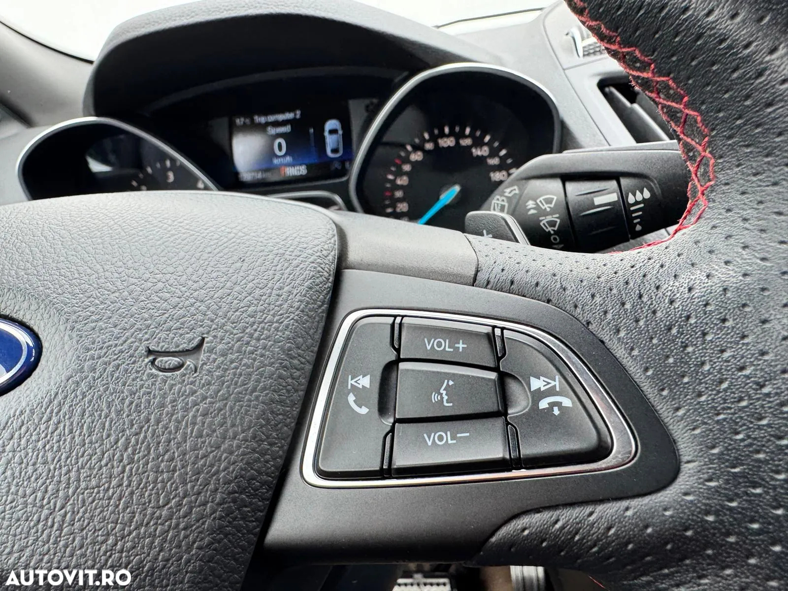 Ford Kuga 2.0 TDCi 4WD Powershift ST-Line - 36