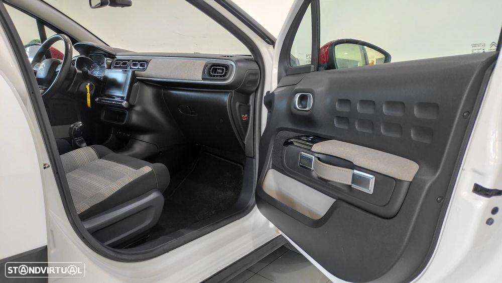 Citroën C3 1.2 PureTech Shine - 21