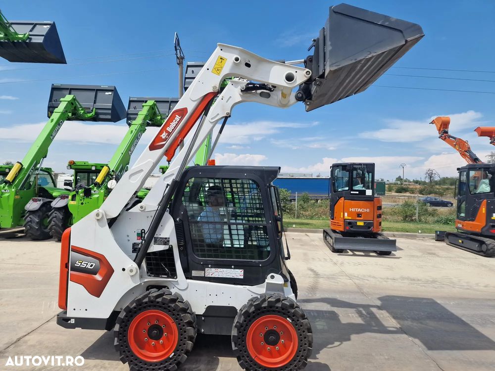 Bobcat S510, ANVELOPE PLINE, USA CABINA, AER CONDITIONAT, ridica 810kg, motor 55CP Kubota, Masa operatinalal 2,8t, L 3,4m x latime 1,75m x inaltime 1,95m, cupa 1mc, posibilitate leasing 41.900 EUR+Tva - 5