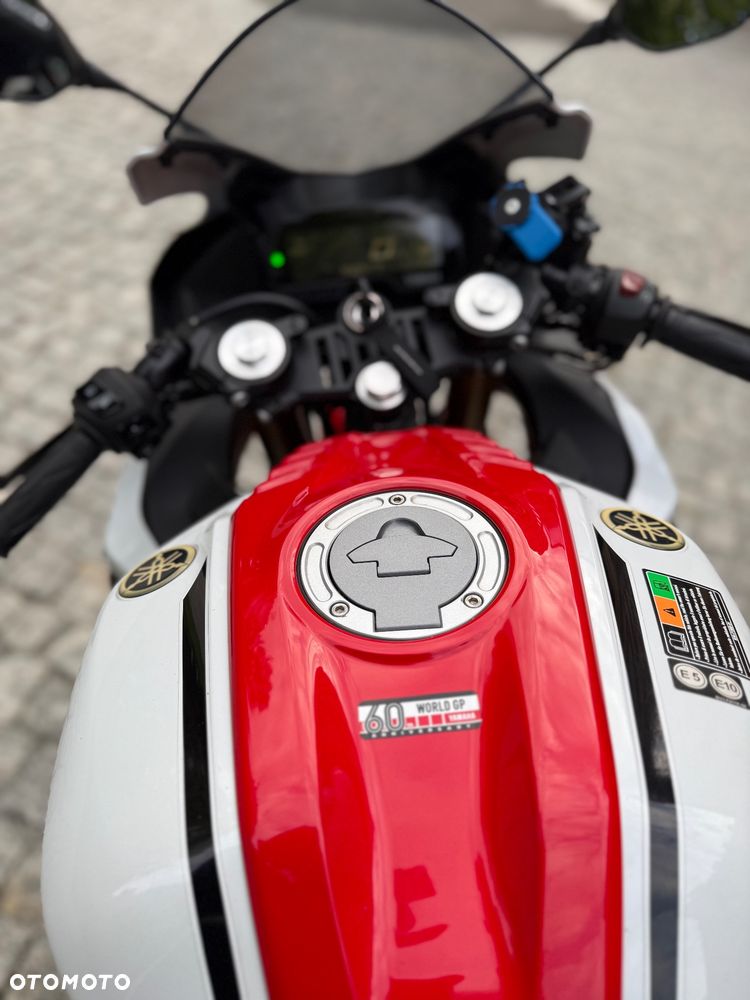 Yamaha YZF - 17