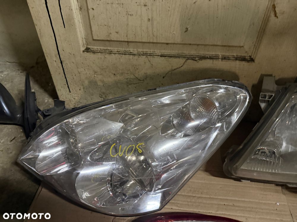 Lampy przednie Toyota Corolla Verso 04-09r. - 1
