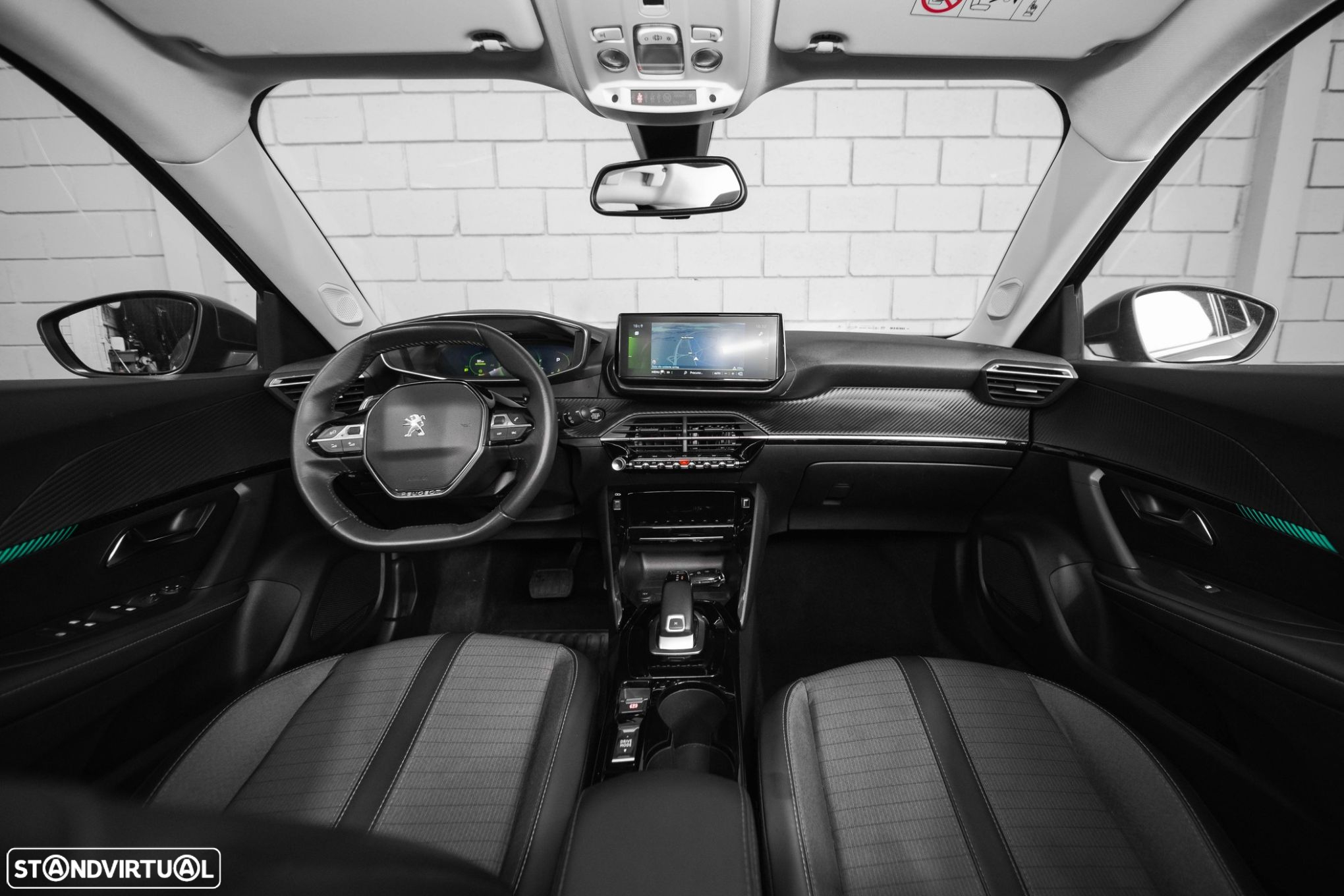 Peugeot 2008 1.2 PureTech Allure EAT8 - 26