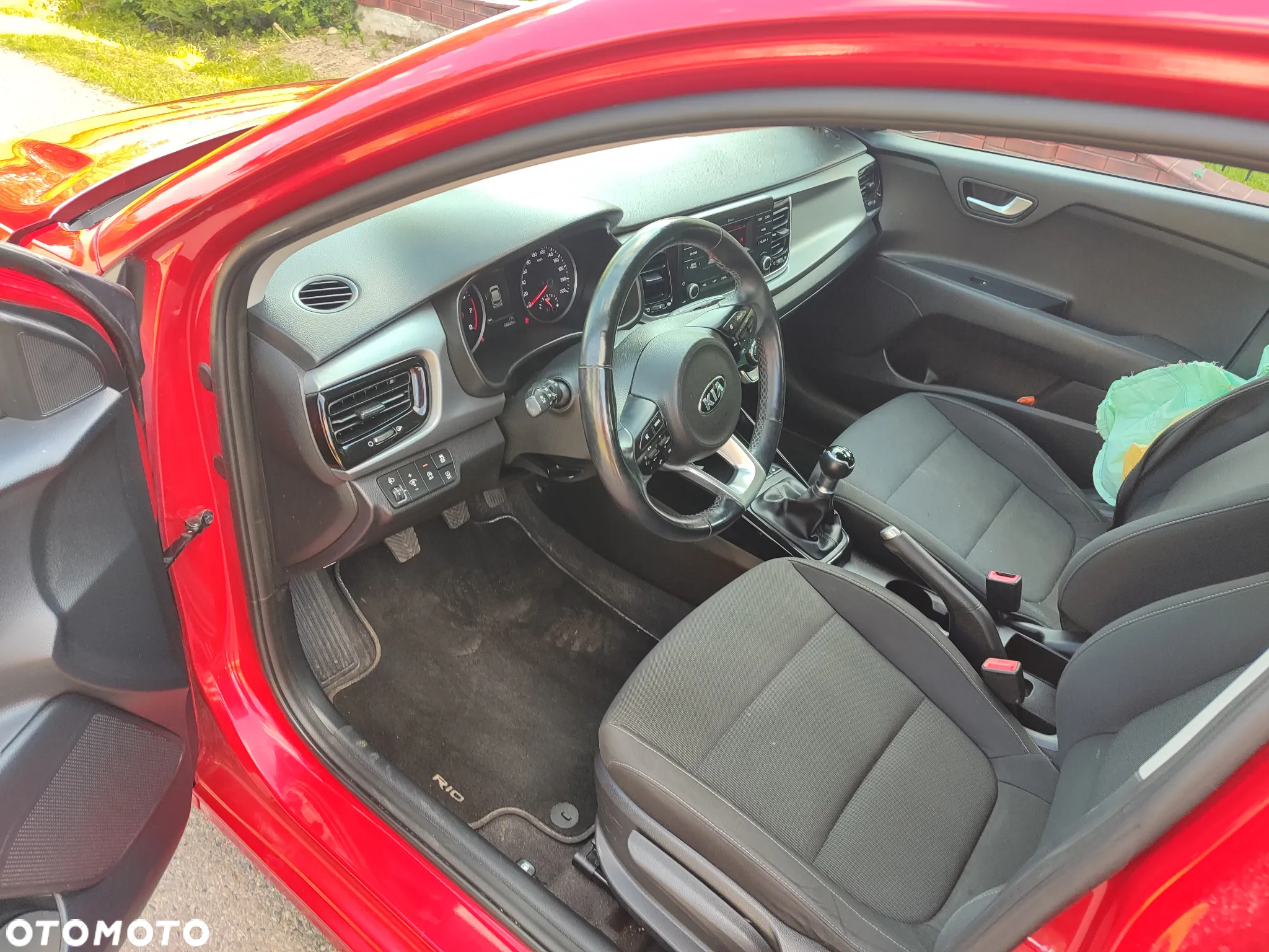 Kia Rio 1.2 L - 8