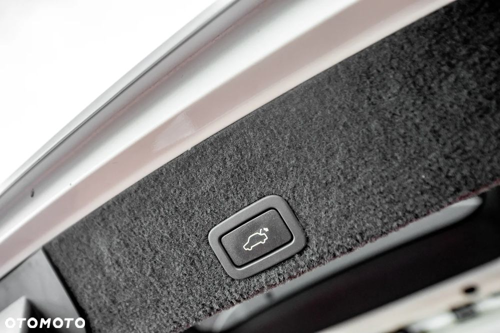 Volvo XC 60 2.4D AWD R-Design - 15