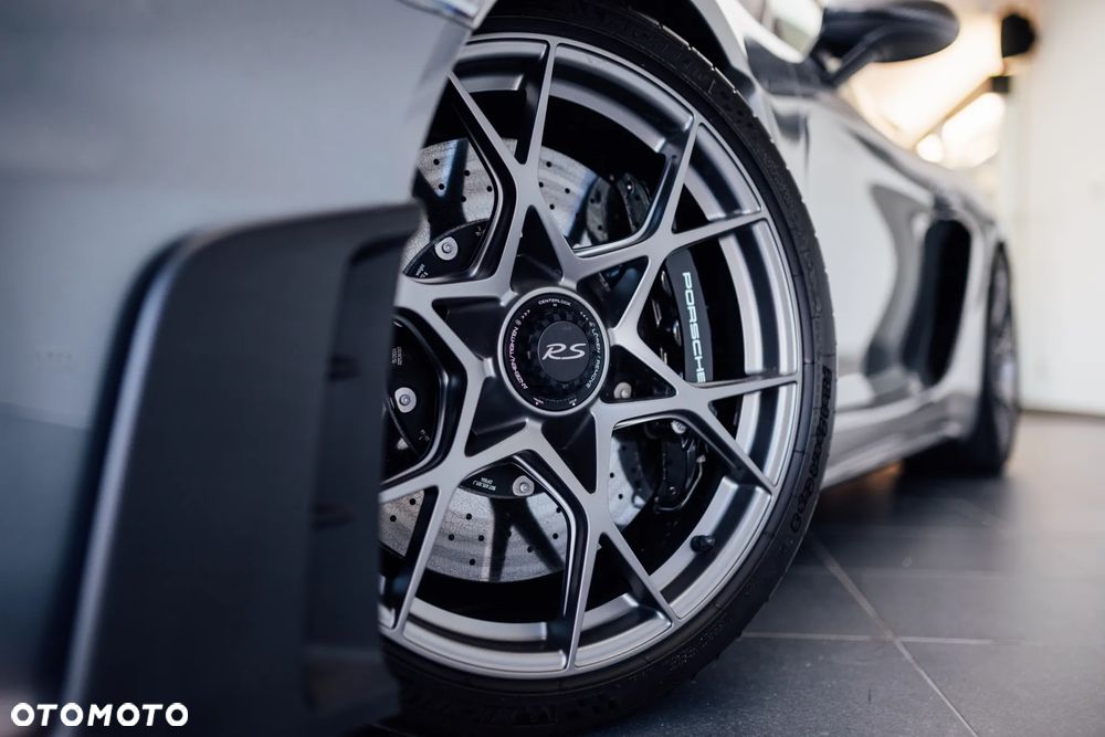 Porsche 718 Spyder - 39