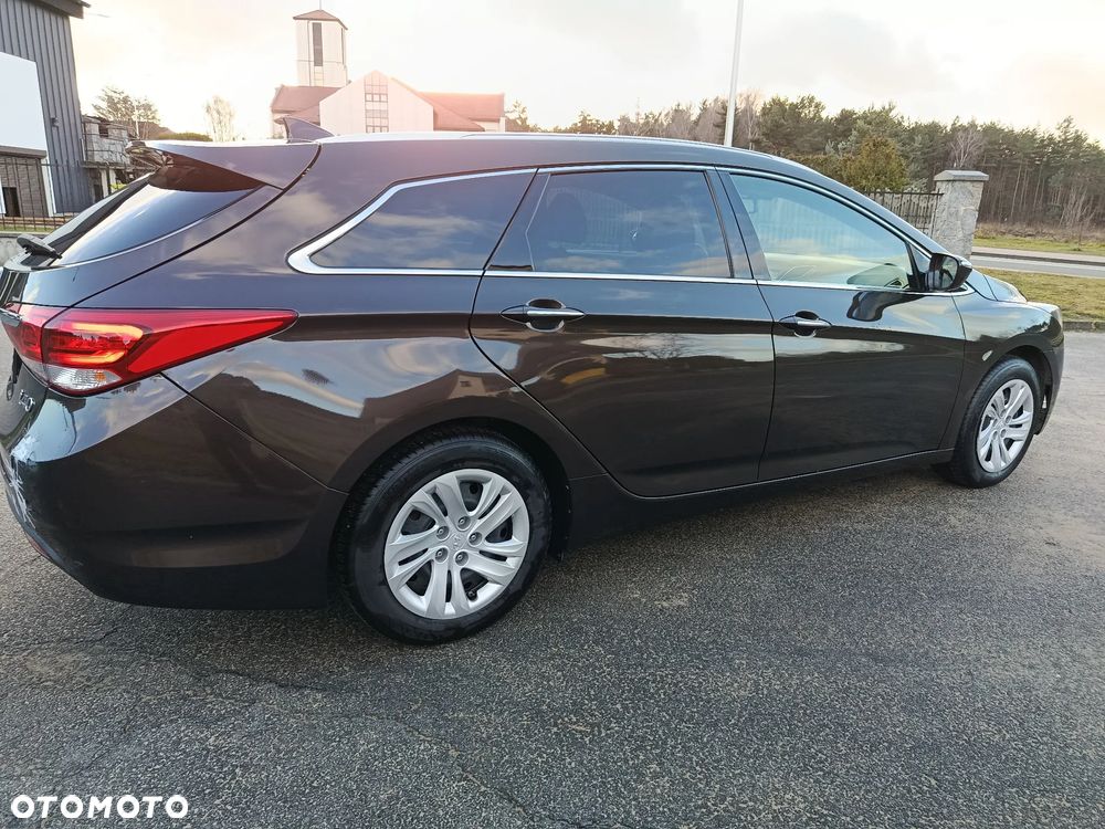 Hyundai i40 Kombi blue 1.6 Family+ - 35