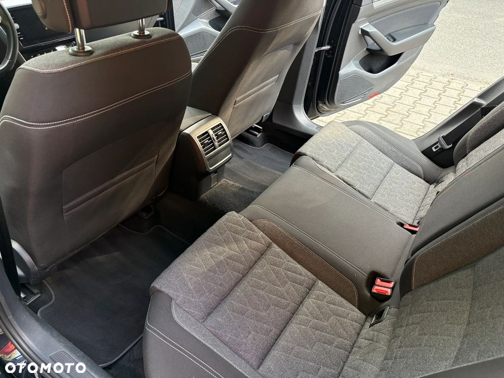 Volkswagen Passat - 11
