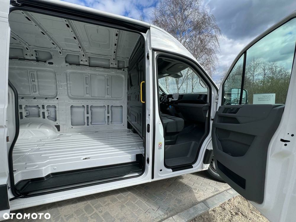 Volkswagen Crafter 35 Furgon, silnik: 2,0 l  130 kW, skrzynia biegów: napęd 4MOTION, automatyczna 8-biegowa rozstaw osi: 3640 mm - 6