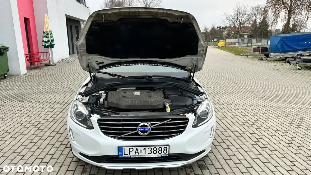 Volvo XC 60 D5 AWD Momentum - 8