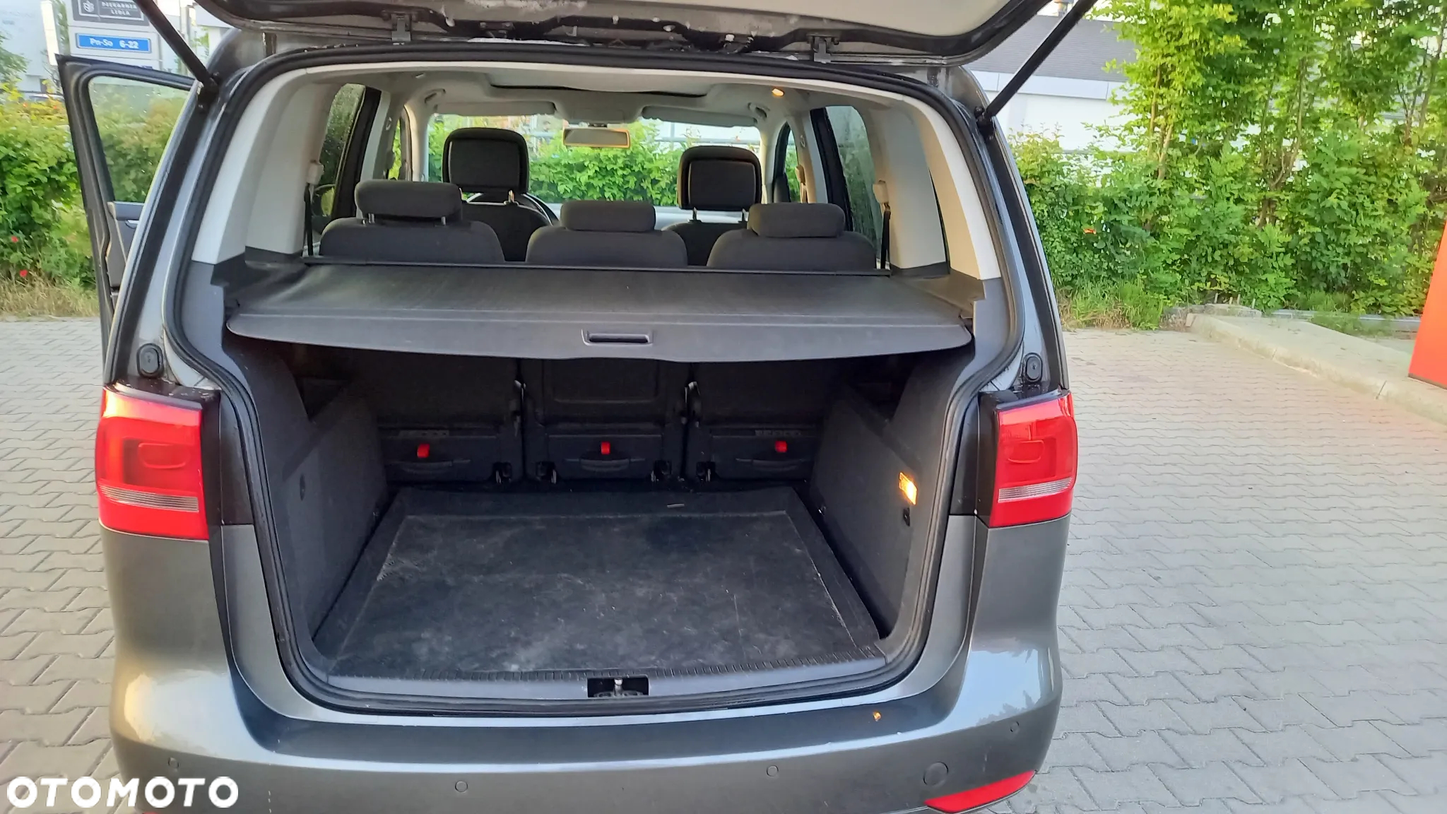 Volkswagen Touran 2.0 TDI DPF BlueMotion Technology DSG Highline - 14