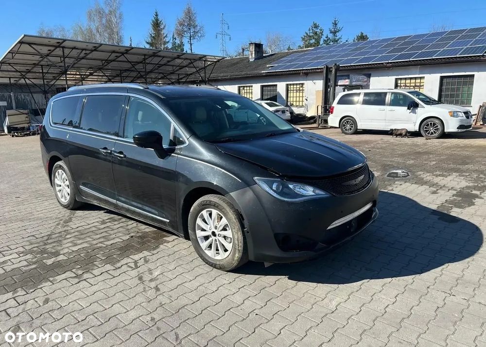 Chrysler Pacifica - 7