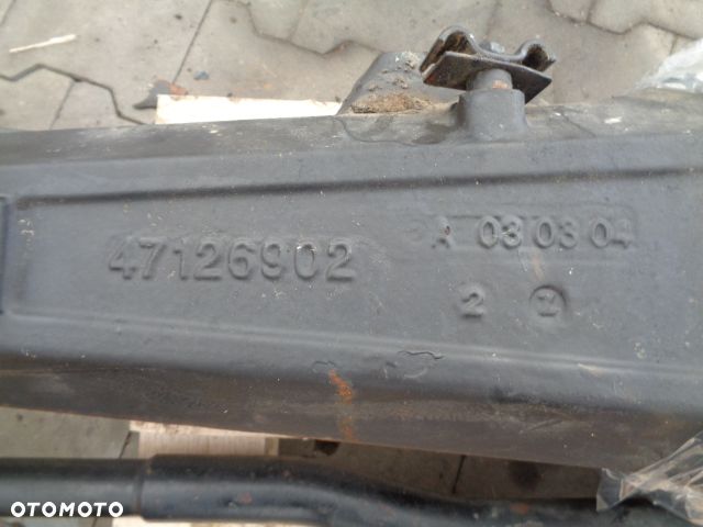 Obudowa przedniego mostu zwrotnica półoś New Holland TS115A - 2