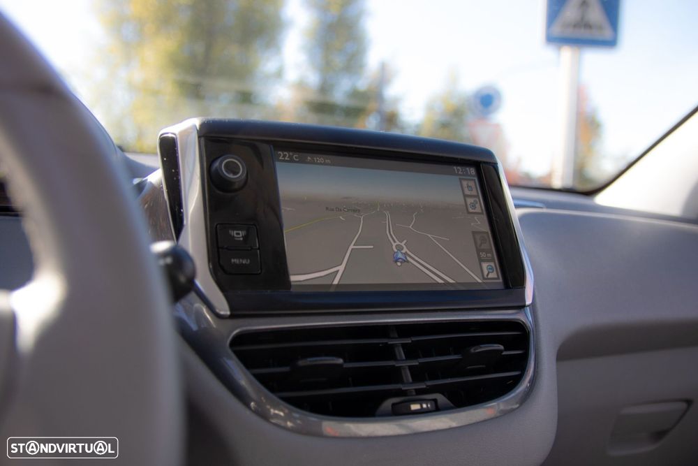 Peugeot 208 1.4 HDi - 24