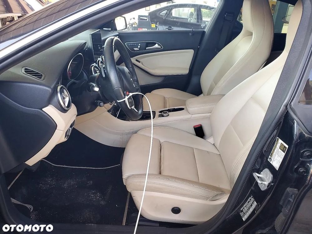 Mercedes-Benz CLA 250 4Matic 7G-DCT AMG Line - 8