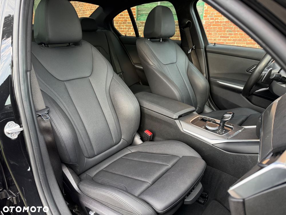 BMW Seria 3 330i M Sport sport - 17
