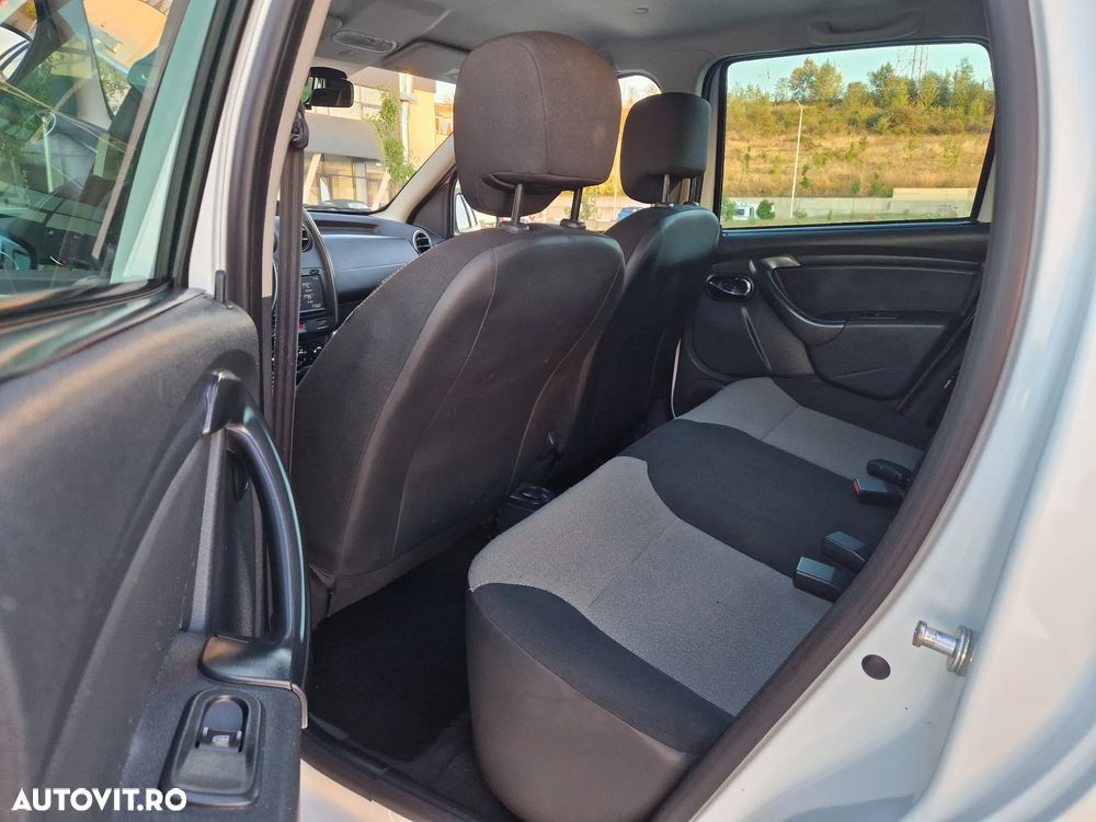 Dacia Duster 1.6 4x2 Laureate - 8