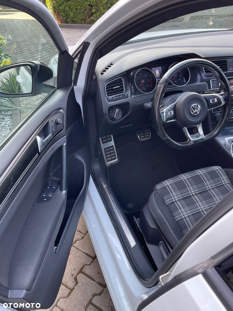 Volkswagen Golf - 18