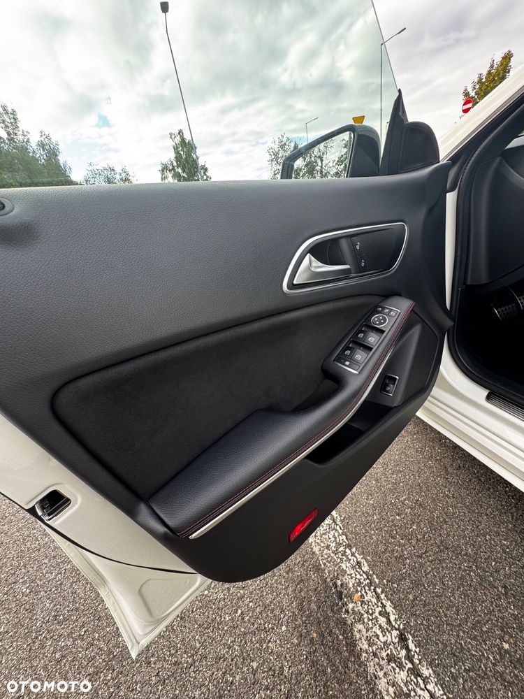 Mercedes-Benz CLA 200 7G-DCT AMG Line - 13