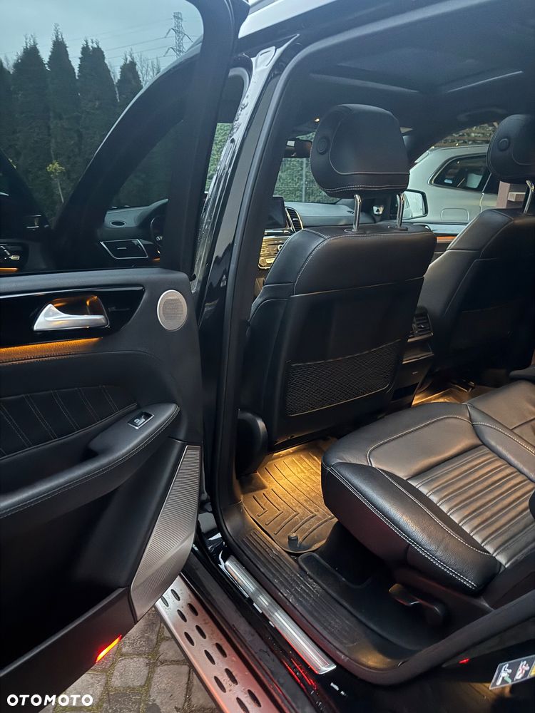 Mercedes-Benz GLS - 28