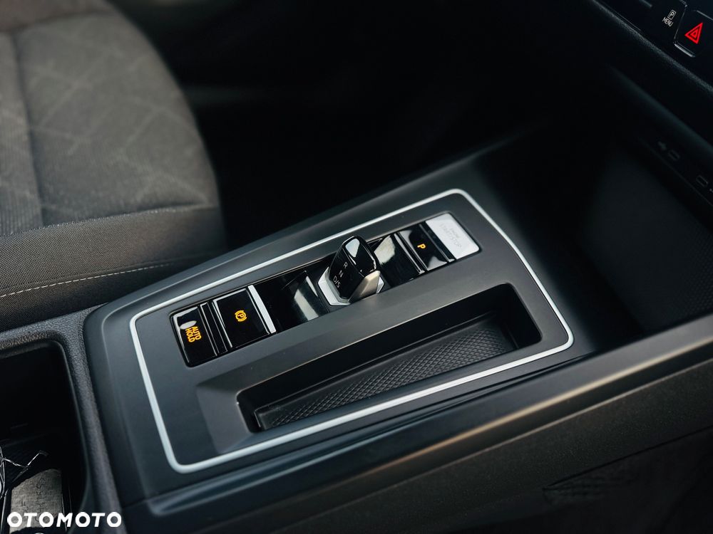 Volkswagen Golf 2.0 TDI SCR DSG IQ.DRIVE - 10