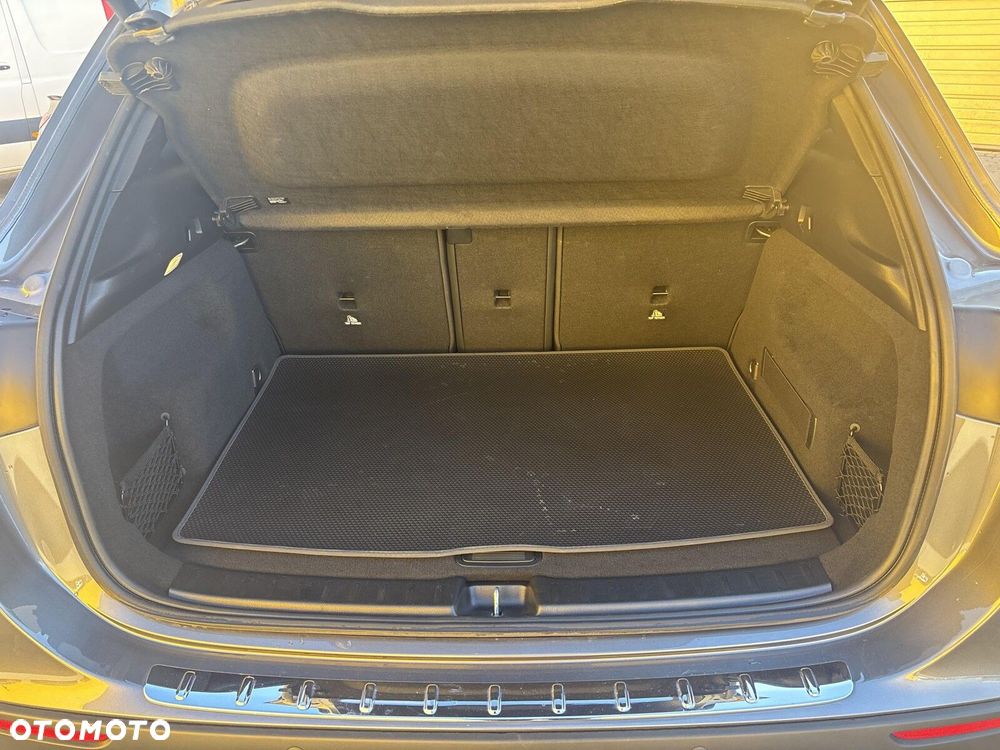 Mercedes-Benz GLA - 14