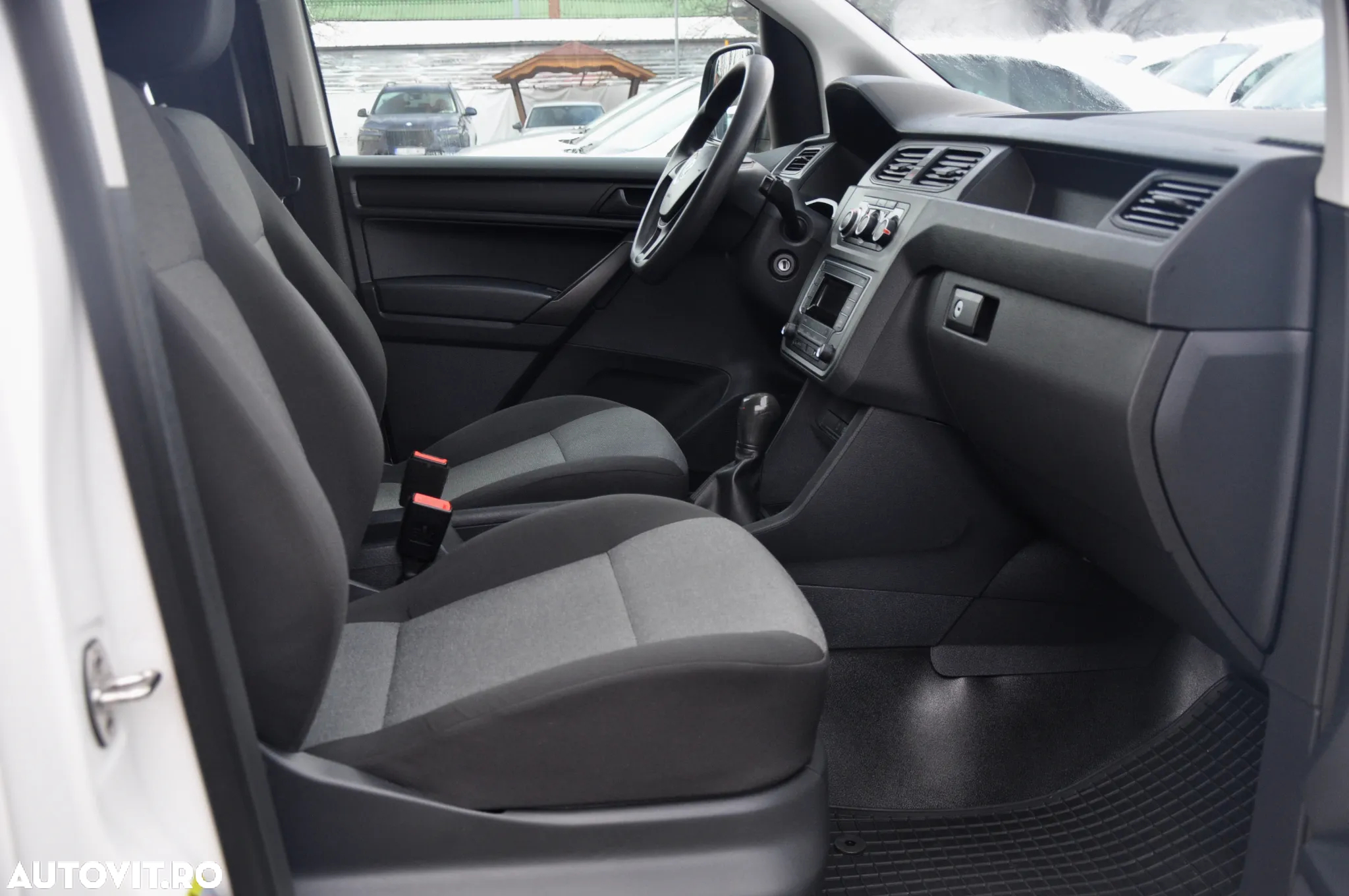 Volkswagen Caddy L2H1 Van - 14